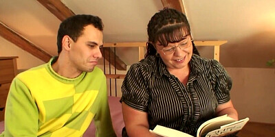 Picked up mature plumper takes younger dick in doggy