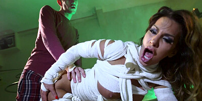 Haunted house mummy fucked by a gigantic dick