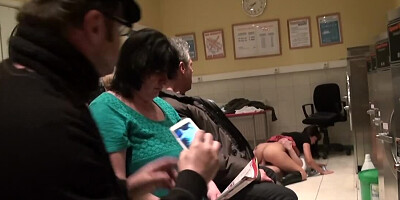 Couple is so horny that initiates fuck in the crowded laundry