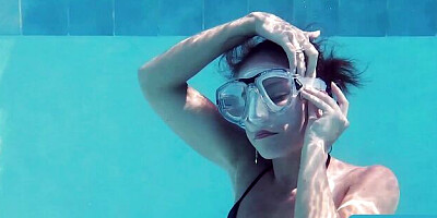 Playful Minnie Manga - hd clip - Underwater Show