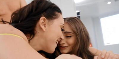Brazzers Exxtra - Trimmed Penelope Kay FFM porn