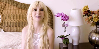 Blonde seduces groom's daddy before wedding ceremony