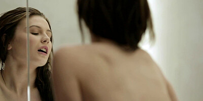 Smiling babe masturbates in the bathroom in HD solo video