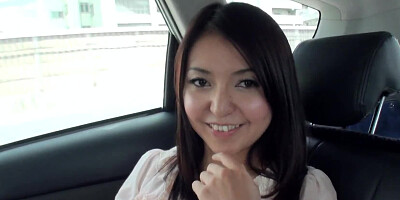 Mami Sugiyama wants sex and plays with vibrator in car