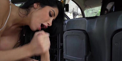 FakeTaxi: Babe Clea Gaultier handjob