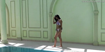 Underwater Show featuring Andreina Deluxe's latina smut