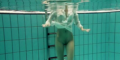 Underwater Show featuring Petra's dress action