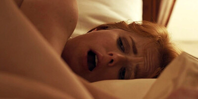 Lesbians are glad to come home and practice sex in the bedroom