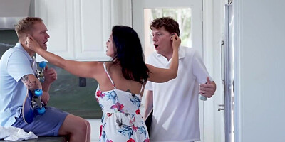 Brunette and blonde cougar are fucked in wild foursome