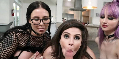 Smoking-hot partygoers find DJ's house and have foursome sex