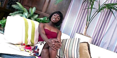 Bubbly Ana Foxxx's toy video