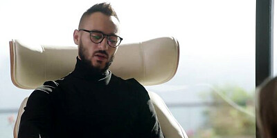 Close-up anal fuck with a long-legged flexible Coco Lovelock