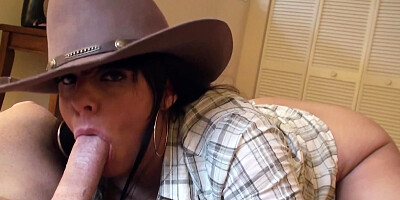 Cowgirl with thick booty actively jumps on guy's fuckstick