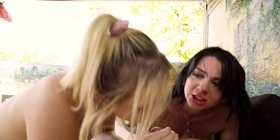 Blonde and black-haired babe are having a threesome