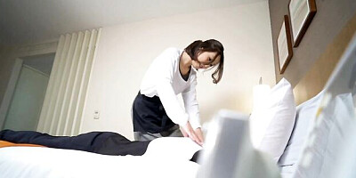 Hottie courtesan's blowjob scene