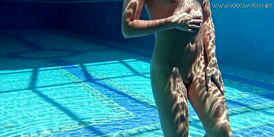 Jessica Lincoln's swimming pool video by Underwater Show