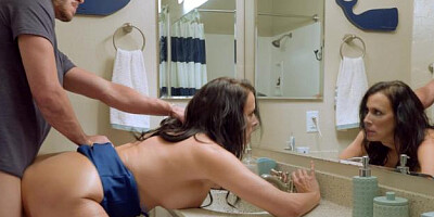 MomsTeachSex: Busty stepmom Reagan Foxx hardcore pussy fuck