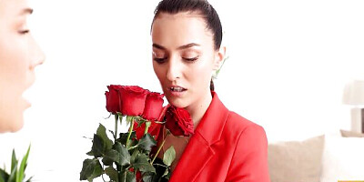 Delicious Alexis Crystal and Katy Rose at toys video