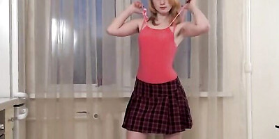 Bendy queen's striptease sex