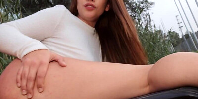 Ginebra Bellucci loves to be fucked in the roofless car