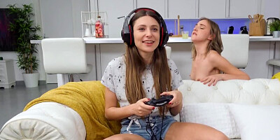 Girl has sex with stepsister's man while playing