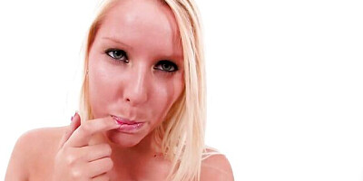 Appealing Vanessa Cage at nude clip