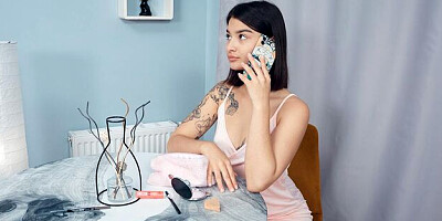 Easy-on-the-eyes Sasha's stripping action