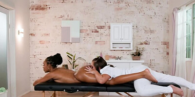 Jenna Sativa and Jenna Foxx are licking on the massage table