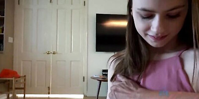 Watch delightful Hannah Hays's trailer