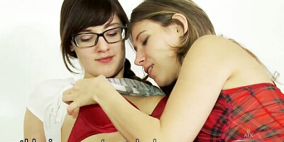 Watch squeaky Loredana Bontempi's action