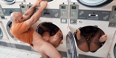 Charlotte and Hayley's blowjob sex