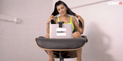 CAM4 featuring Romi Rain's romi rain clip