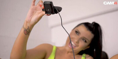 CAM4 featuring Romi Rain's romi rain clip