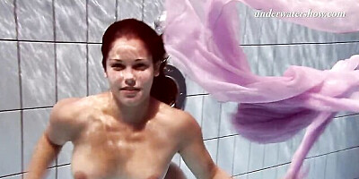 Gambling bimbo's underwatershow dirt