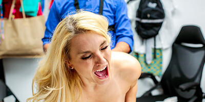 Expressive hottie Julia Robbie gets rammed