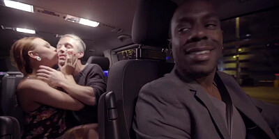 Hot couple copulates at the back seat of the taxi