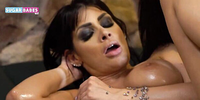 Divine Inna Innaki and Rosa Rozita at medium size tits xxx