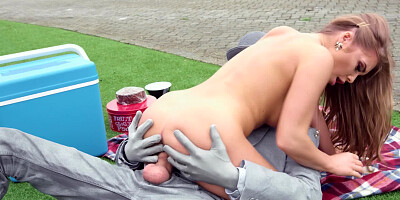 A girl with a fine roud ass is fucked in the park really hard