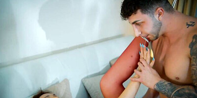 Aesthetic chick Gina Monelli likes intensive dick-riding