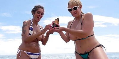 Watch exciting Mary Borbosita and Victoria Cruz's dirt