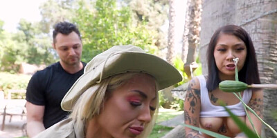 Brad Sterling, Yumi Sin and Fit Kitty are having 3some outside