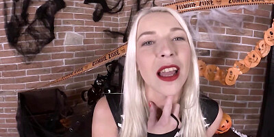 Pussy of Karol Lilien fingered by owner on the Halloween night