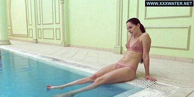 Underwater Show - solo female dirt