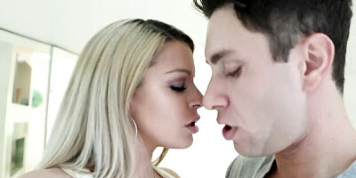 Stunner Brooklyn Chase at blonde smut