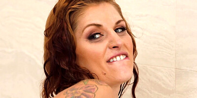 Stiff big dick for redhead curvy chick in a hot bath