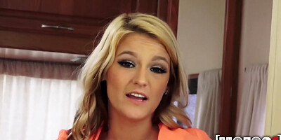 Mofos - Hope Harper - Flexible Spinner Gives Blowjob