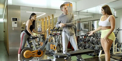 Woman came to the gym not for training but pussy-nailing