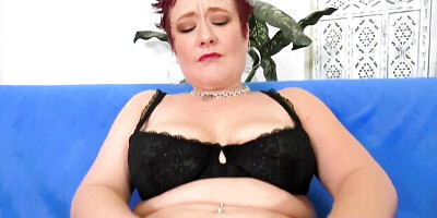 Solo female clip with pleasing Scarlet Rebel and Ryan Keely from Golden Sluts