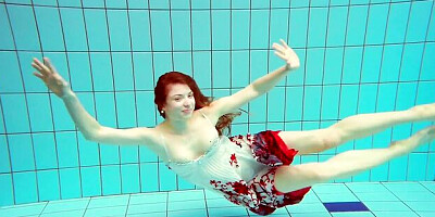 Underwater Show featuring tootsie's solo female sex