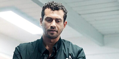 Awesome brunette Vanna Bardot is enjoying double penetration